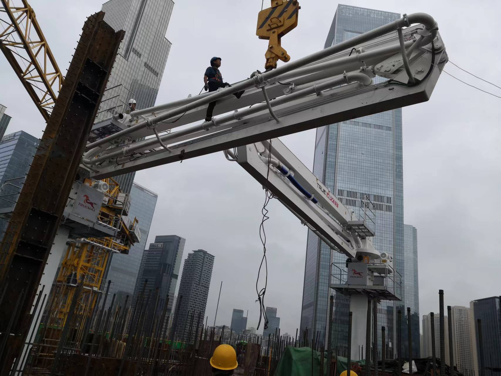 28米內爬布料機 28米內爬布料機